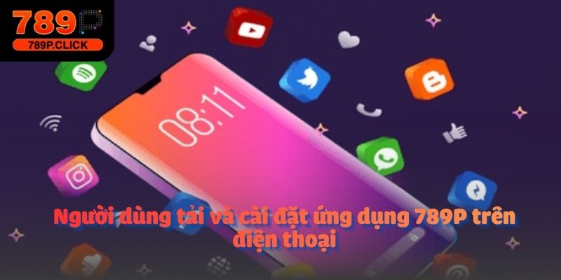 Người dùng tải và cài đặt ứng dụng 789P trên điện thoại